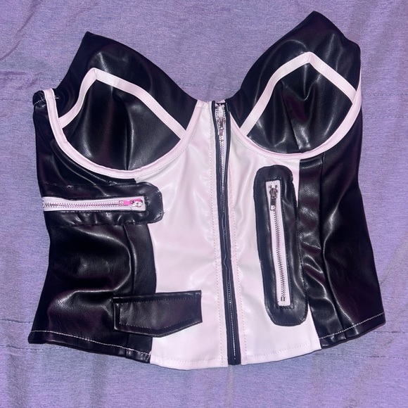 PrettyLittleThing Black and White Crop Top - Picture 1 of 4